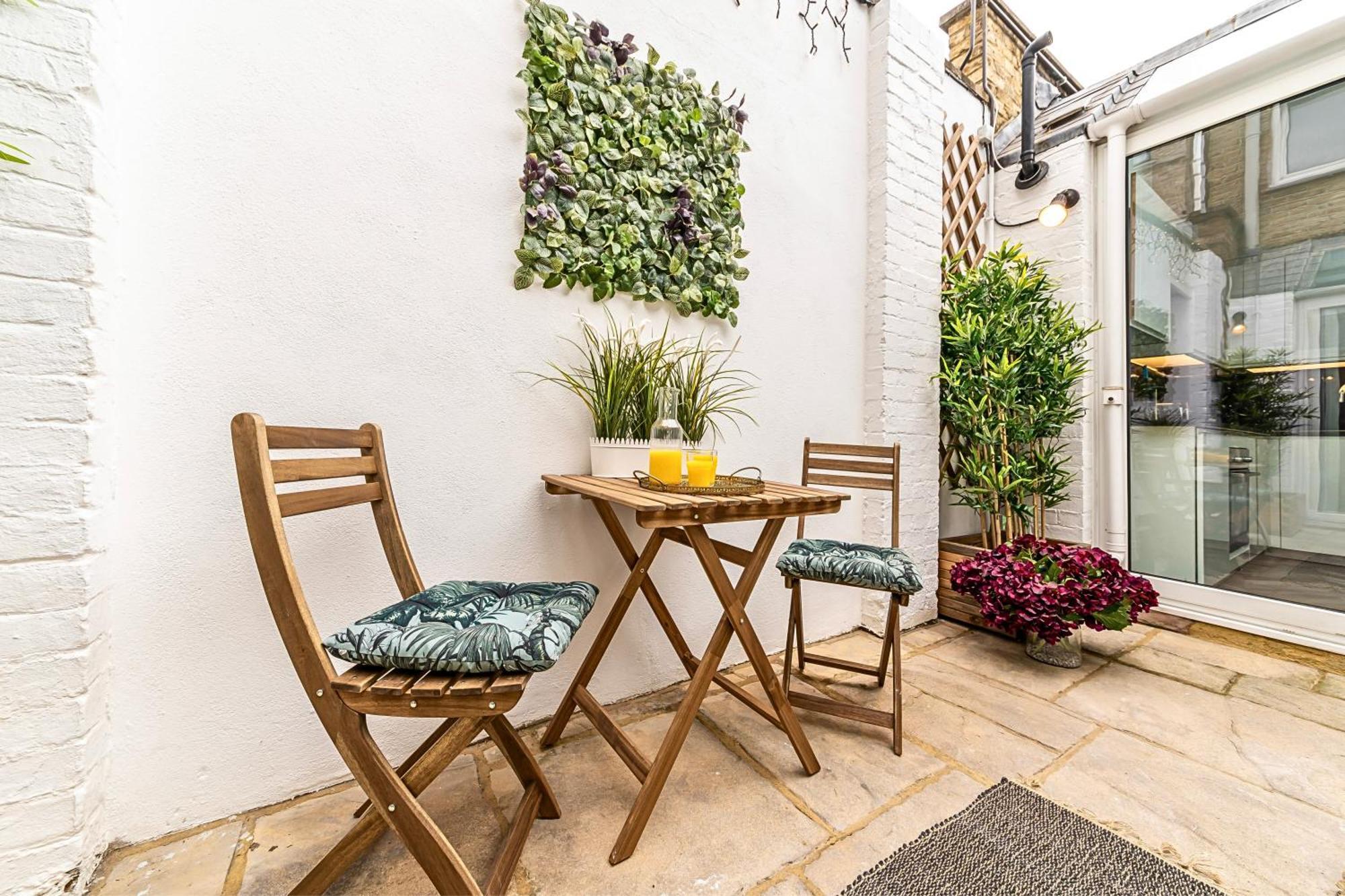 לונדון The Secret Kensington Garden Mews-2 Bedroom Full House-2 Train Lines- Spacious-Kings Road- Harrods -Chelsea Stadium-Private Small Patio מראה חיצוני תמונה