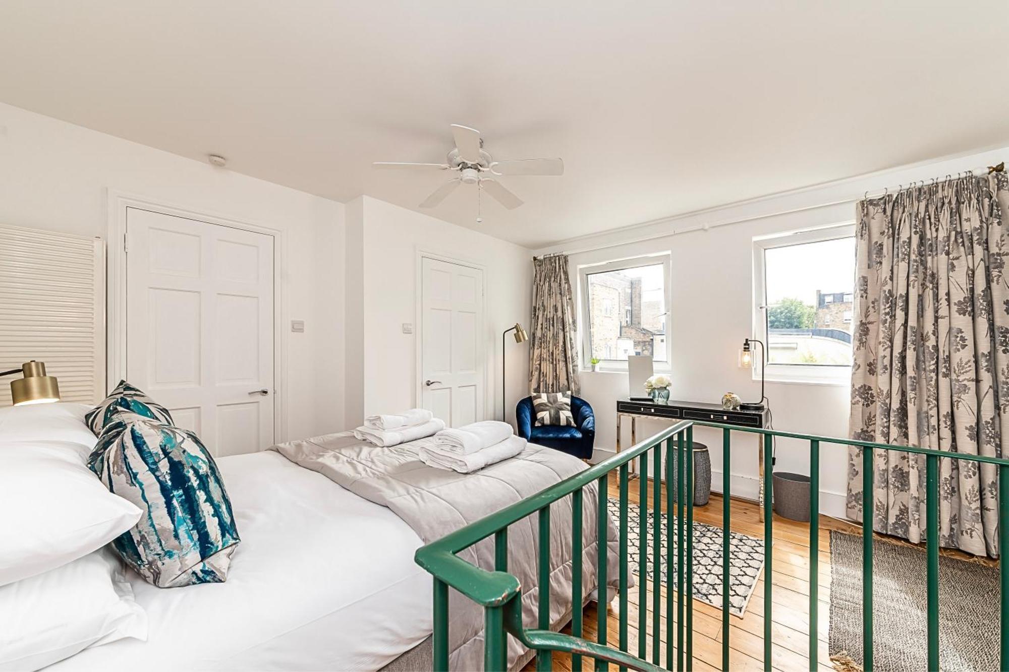 לונדון The Secret Kensington Garden Mews-2 Bedroom Full House-2 Train Lines- Spacious-Kings Road- Harrods -Chelsea Stadium-Private Small Patio מראה חיצוני תמונה