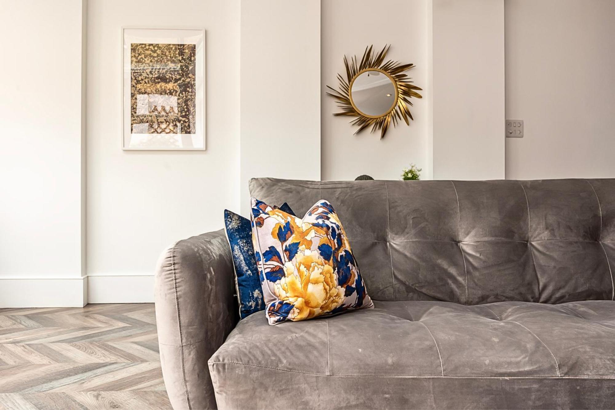 לונדון The Secret Kensington Garden Mews-2 Bedroom Full House-2 Train Lines- Spacious-Kings Road- Harrods -Chelsea Stadium-Private Small Patio מראה חיצוני תמונה