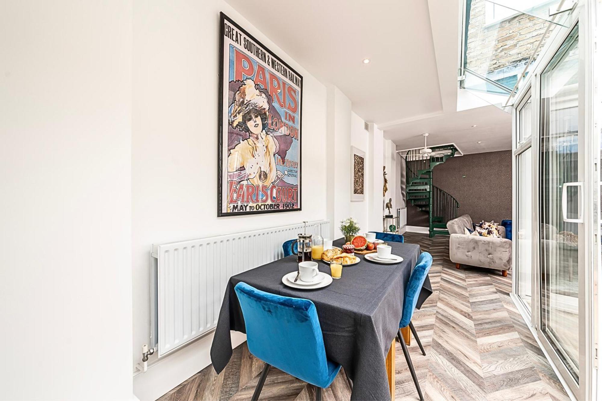 לונדון The Secret Kensington Garden Mews-2 Bedroom Full House-2 Train Lines- Spacious-Kings Road- Harrods -Chelsea Stadium-Private Small Patio מראה חיצוני תמונה