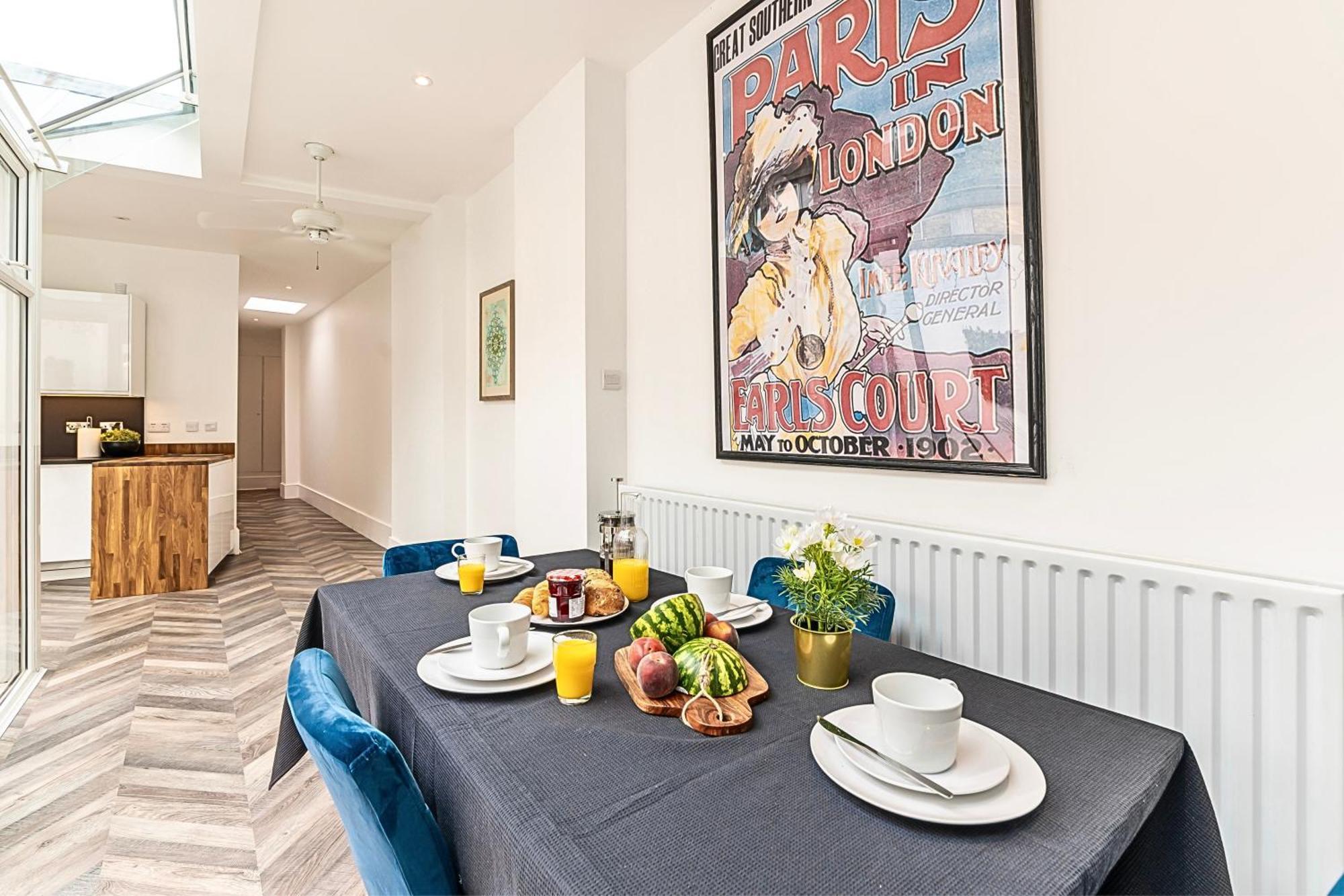 לונדון The Secret Kensington Garden Mews-2 Bedroom Full House-2 Train Lines- Spacious-Kings Road- Harrods -Chelsea Stadium-Private Small Patio מראה חיצוני תמונה